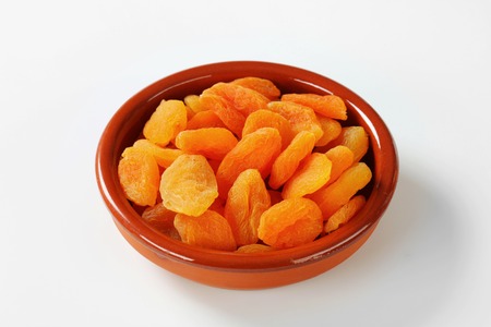dried apricots in a terracotta bowlの写真素材