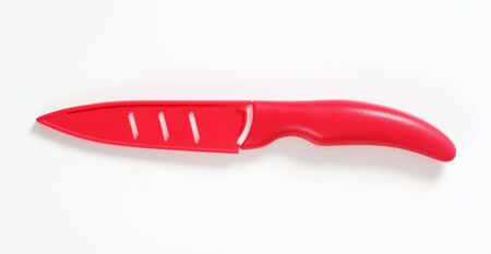 red ceramic kitchen knife on white backgroundの写真素材