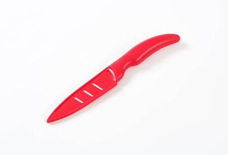 red ceramic kitchen knife on white backgroundの写真素材
