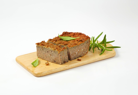 oven-baked pork and liver meatloaf on cutting boardの写真素材