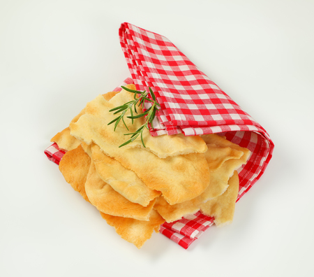 pieces of traditional Tuscan flatbread (Ghiottina Toscana) on checkered place matの写真素材