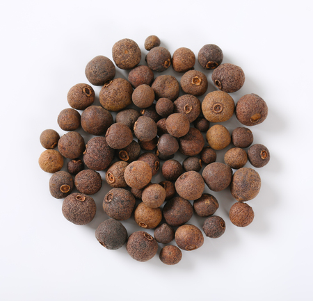 pile of whole allspice berries on white backgroundの写真素材