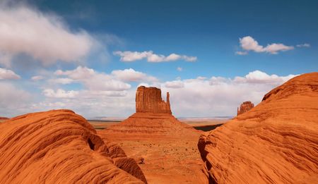 Horozontal View of Monument Valley, Navajo Nation, Arizona USA の写真素材