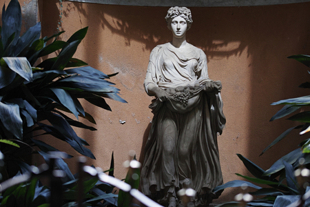 statues in Romeの写真素材