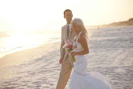 Bride and Groom Walking on the Beachの写真素材