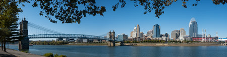 Cincinnati Ohio Skyline on a Sunny Day with Clear Blue Skyのeditorial素材