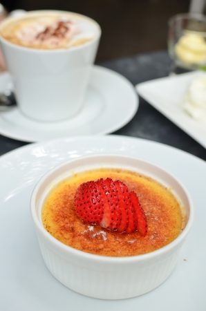 Creme brulee with strawberryの写真素材