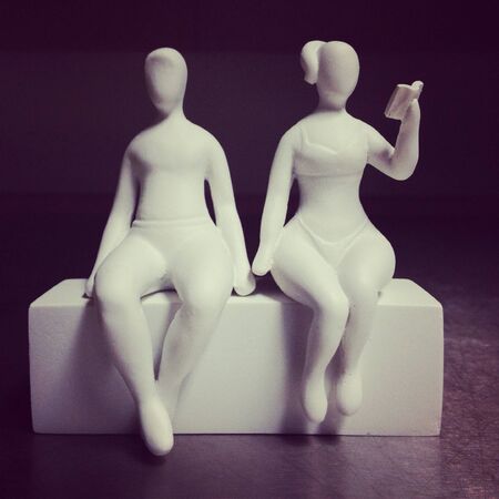 Male and female sculpture sitting on the benchの素材