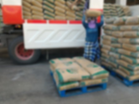 worker lift cement bag over headの写真素材