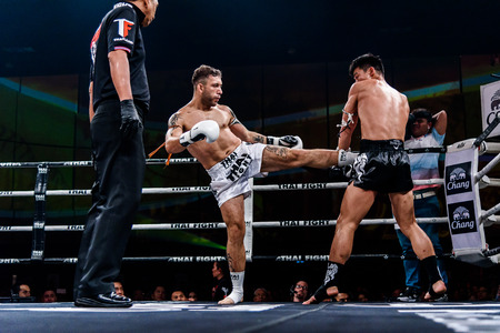 NONTHABURI - JULY 23 : Ying Pengpeng of China and Richard Fanous of Australia in Thai Fight "Proud to be Thai" on July 23, 2016 at West Gate Hall, CentralPlaza WestGate, Bang Yai, Nonthaburi.のeditorial素材
