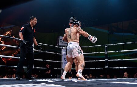 NONTHABURI - JULY 23 : Ying Pengpeng of China and Richard Fanous of Australia in Thai Fight "Proud to be Thai" on July 23, 2016 at West Gate Hall, CentralPlaza WestGate, Bang Yai, Nonthaburi.のeditorial素材
