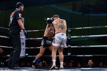 NONTHABURI - JULY 23 : Ying Pengpeng of China and Richard Fanous of Australia in Thai Fight "Proud to be Thai" on July 23, 2016 at West Gate Hall, CentralPlaza WestGate, Bang Yai, Nonthaburi.のeditorial素材