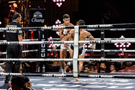 BANGKOK - DECEMBER 24 : Saenchai P.K.Saenchai Muay Thai Gym of Thailand and Julio Lobo of Brazil in THAI FIGHT 2016 on December 24, 2016 at Central World, Bangkok, Thailand.のeditorial素材