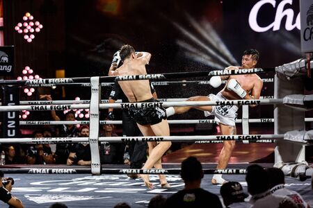 BANGKOK - DECEMBER 24 : Sudsakorn Sor.Klinmee of Thailand and Antoine Pinto of France in THAI FIGHT 2016 on December 24, 2016 at Central World, Bangkok, Thailand.のeditorial素材