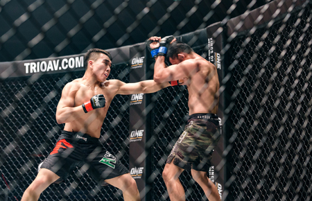 BANGKOK - MARCH 11 : Ma Jia Wen of China and Yohan Mulia Legowo of Indonesia in One Championship "One : Warrior Kingdom" on March 11, 2017 at Impact Arena, Muang Thong Thani, Bangkok, Thailandのeditorial素材