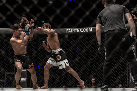 BANGKOK - December 09 : Little Tyson. Yodsanan Sityodtong of Thailand and Dodi The Maung Mardian of Indonesia in One Championship Warrior of The World on December 09, 2017 at Impact Arena, Muang Thong Thani, Bangkok, Thailandのeditorial素材