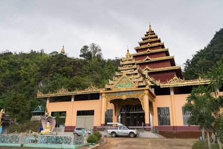 Phayathonzu,Myanmar - January 12,2017 :Thon wai tample near border Thai - Myanmar. Always open for tourist to take a picture and make meritのeditorial素材