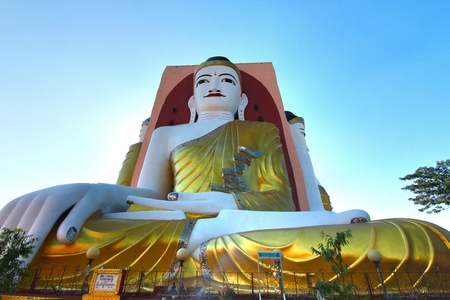 Kyaikpun Pagoda is a pagoda in the  Bago city, myanmar. Most notably, Kyaik Pun Pagoda is the home to the Four Seated Buddha shrineの写真素材