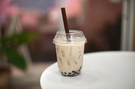 Pearl milk tea in a cup at the cafe
の写真素材