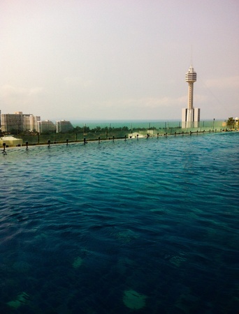 Sky pool on top buildingの素材