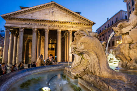 Dolphin fountain and Pantheon of Agrippa, 126 bC Rome, Lazio, Italyのeditorial素材