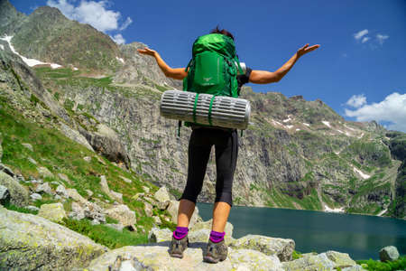 trekker, Caillouas lake, Gourgs Blancs, Pyrenees mountain range, Franceのeditorial素材