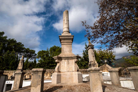 broken column, symbol of interrupted existence, AlarÃ³ Cemetery, Mallorca, Balearic Islands, Spainのeditorial素材