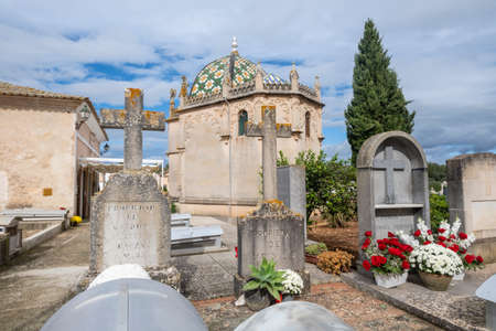 Font family mausoleum, Sineu, municipal cemetery, Mallorca, Balearic Islands, Spainのeditorial素材