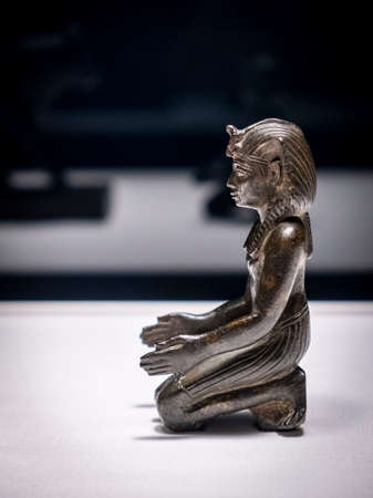 statue of a pharaoh kneeling, bronze, late period, Egypt, collection of the British Museum