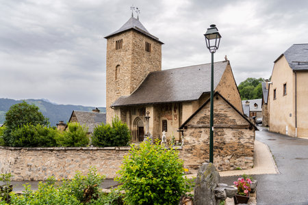 Romanesque church, Mont village, Louron valley, Occitanie, Pyrenean mountain range, Franceのeditorial素材