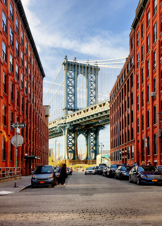 Manhattan Bridge from an alley in Brooklyn, New Yorkのeditorial素材