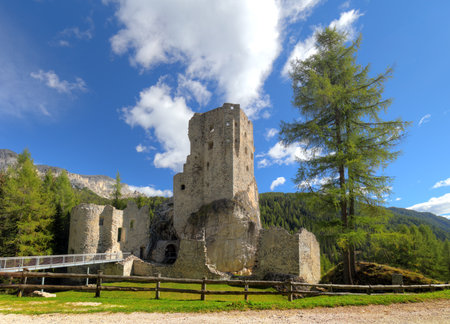 Castello or Castle Buchenstein under Col Di Lana, Livinallongo, South Tirol, Dolomiten mountains, Italien European Alpsのeditorial素材