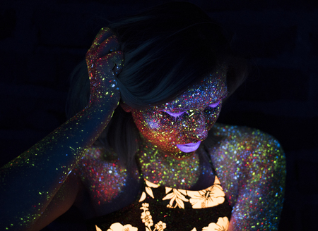 Portrait of Beautiful Fashion Woman in Neon UF Light. Model Girl with Fluorescent Creative Psychedelic MakeUp, Art Design of Female Disco Dancer Model in UVの写真素材