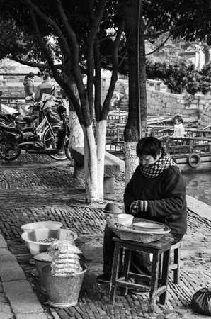 Chinese street vendors selling their goods at Tong-li street in Chinaのeditorial素材