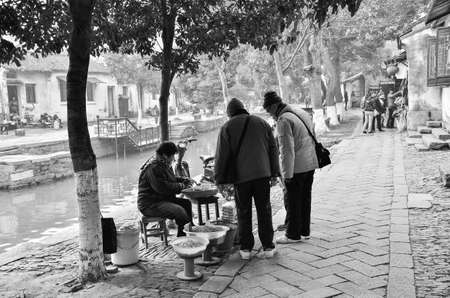 Chinese street vendors selling their goods at Tong-li street in Chinaのeditorial素材