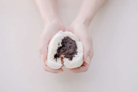 Hands slicing buns in halfの写真素材