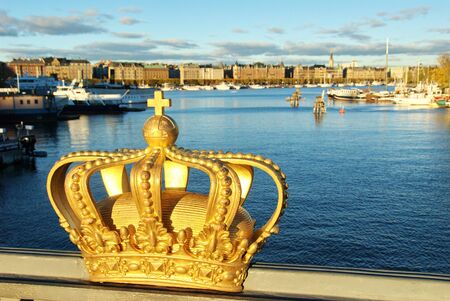 A golden crown on Skeppsholmen bridge with Östermalm in the backgroundのeditorial素材
