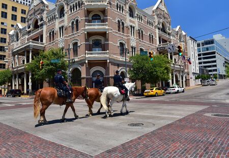 Austin.Texas in United States of America - August 2015.Three policemen on horseback patrolling the sixth street.Two policewomen and one policeman.Editorial.Horizontal view.のeditorial素材