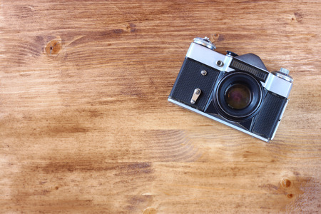vintage old camera on brown wooden background  room for text   の写真素材