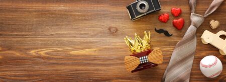 Father's day concept over wooden background. top view, flat layの写真素材
