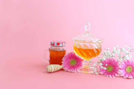 rosh hashanah (jewesh holiday) concept - honey traditional holiday symbolの写真素材