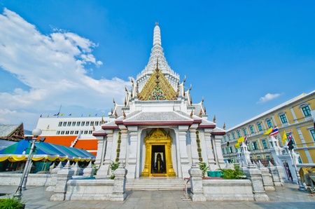 The City Pillar Shrine of Bangkok over the beautiful skyのeditorial素材