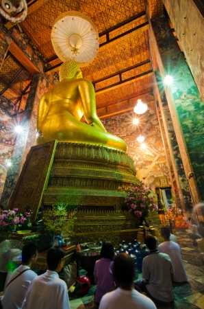 BANGKOK, THAILAND - August 2:  An unidentified people prayed in the old temple with golden buddha  on August  2, 2012  in Wat Suthat temple, Bangkok,Thailand.のeditorial素材