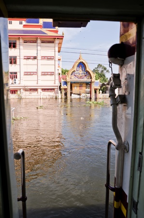BANGKOK, THAILAND - NOV 15:  A train passes through floodwater on the outskirts of Bangkok during the worst flooding  on November 15, 2011 in Bangkok, Thailandのeditorial素材