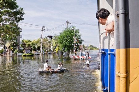 BANGKOK, THAILAND - NOV 15:  A train passes through floodwater on the outskirts of Bangkok during the worst flooding  on November 15, 2011 in Bangkok, Thailandのeditorial素材