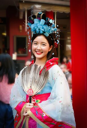 BANGKOK, THAILAND - FEBRUARY 16 : Unidentified woman with chinese traditional dress  in Bangkok's Chinatown district during the Chinese New Year celebration on February 16 , 2018 in Bangkok, Thailandのeditorial素材