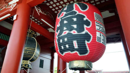 TOKYO, JAPAN - MAY 10 : Giant sacred red lantern or Chochin at Sensoji temple (Asakusa temple) the famous and oldest temple in Tokyo on May 10 , 2019 in Tokyo, Japanのeditorial素材