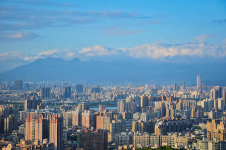 Climb to Yuantongsi Mountain to see New Taipei City, there are clouds and fog on Yangming Mountain because it is raining!のeditorial素材