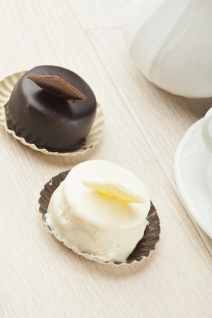 chocolate pastry little cake with tea cup on  wooden tableの写真素材