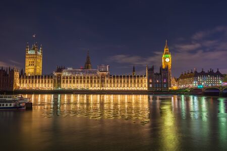 Night photo of the Houses of parliament in London